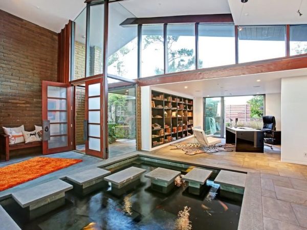 Mẫu hồ cá koi phòng khách kết hợp phòng làm việc